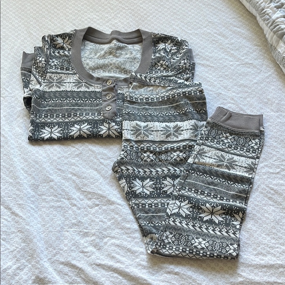 Tommy Hilfiger Gray Snowflake Pajama Set